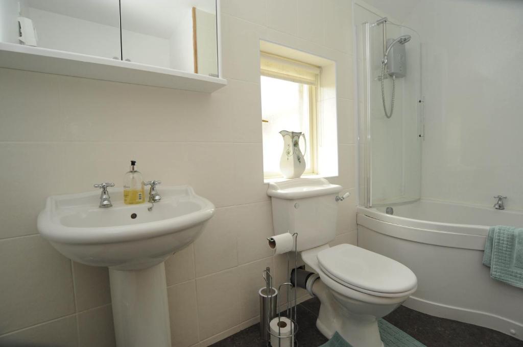 Twin Room with Private Bathroom